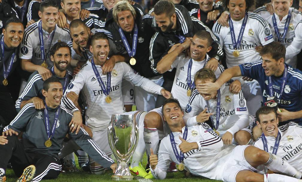 Il primo trofeo stagionale  del Real Madrid, che ha battuto 2-0 il Siviglia nella finale di Supercoppa Europea 2014 (LaPresse)